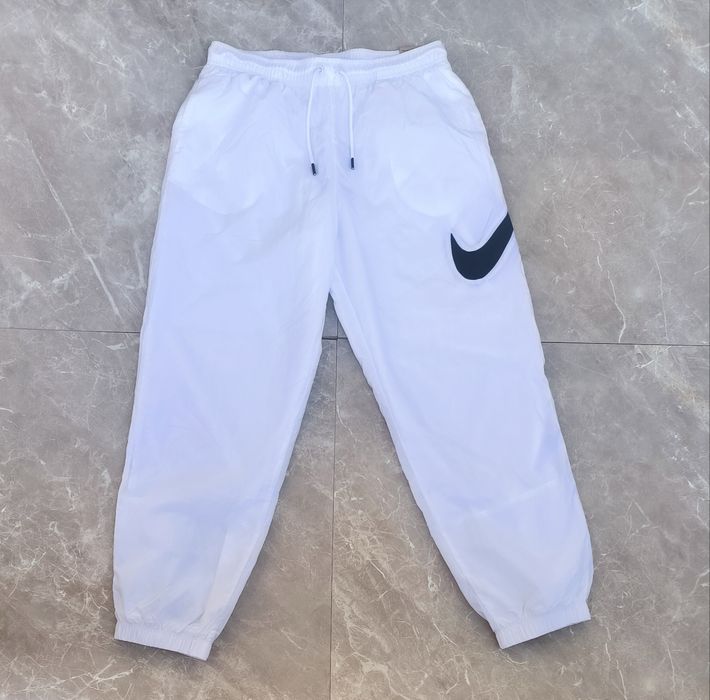 Дамски бял анцуг Nike Sportswear Essential M размер