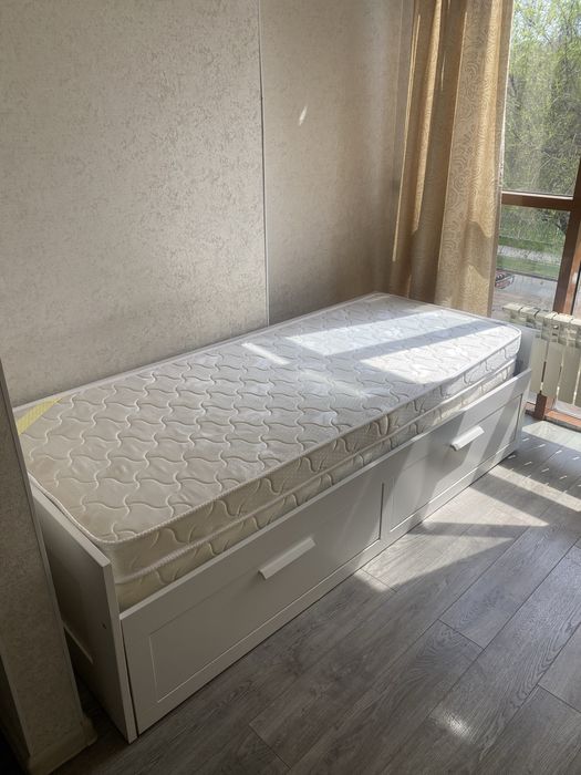 Кровать IKEA Бримнэс