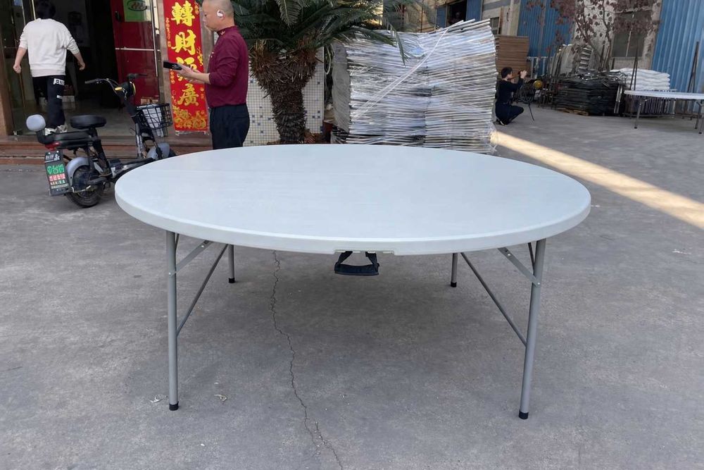 Столы  круглые 180см