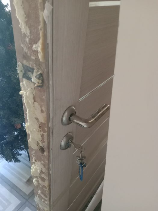 Продам двери б/у