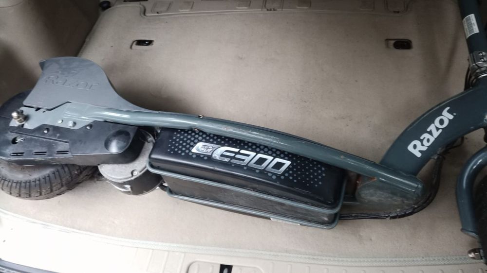 Razor e300 trotineta