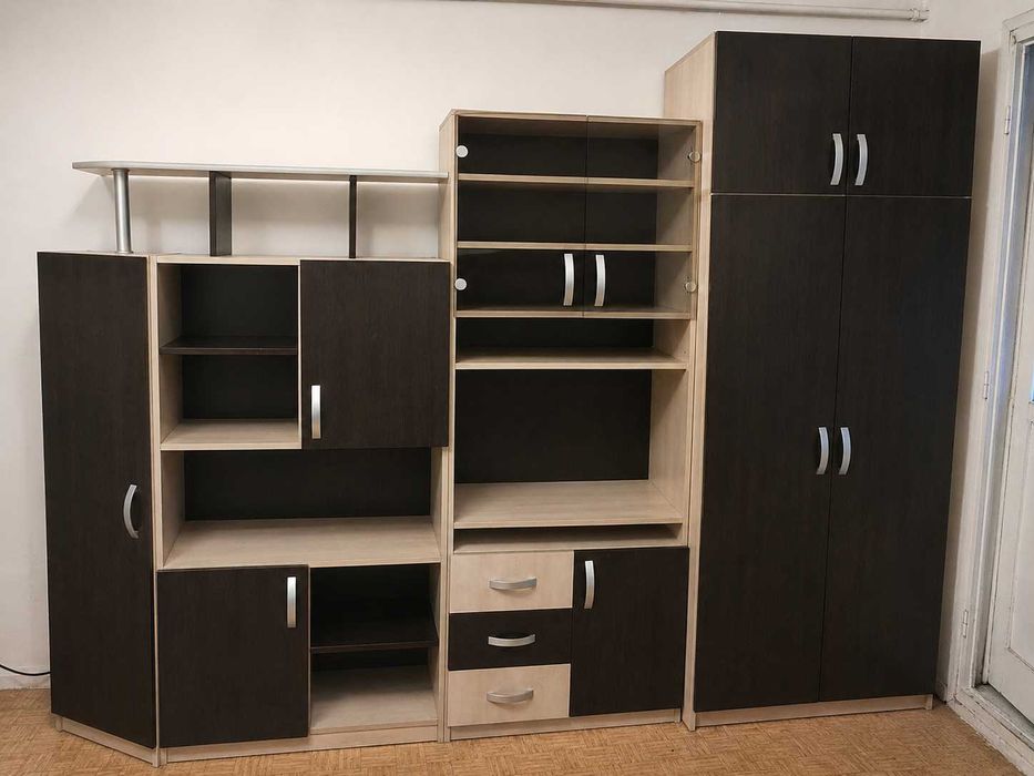 Set living complet + dulap haine – modern – stare foarte bună – preț avantajos, disponibil imediat