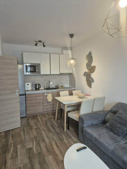 Дава се под наем Двустаен апартамент в к.к. Св.Св. Константин и Елена - 54 кв.м за 700 € - Снимка #4