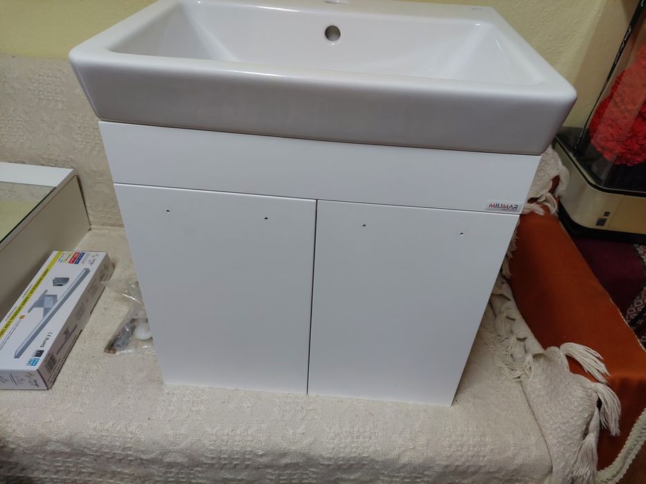 Поръчков комплект водоустайчиви шкафове за баня 55 см