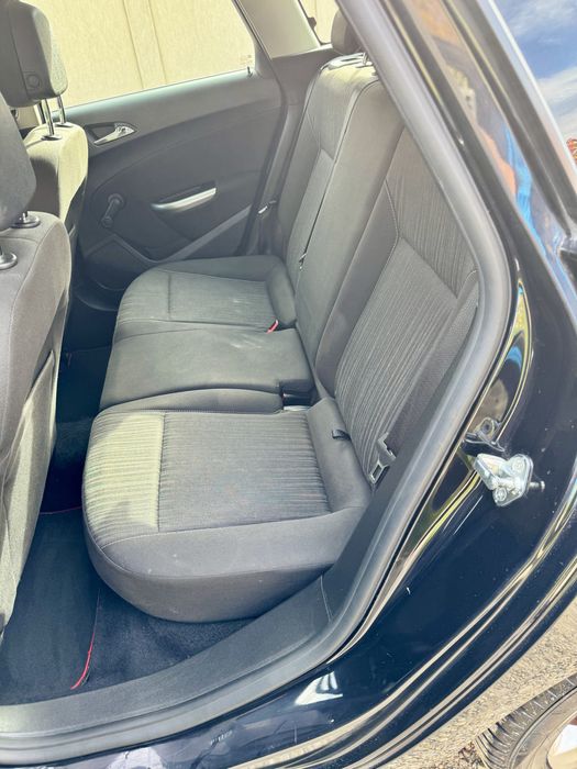 Opel Astra J an 2011 1.7Cdti cp 110 Pret  3200€uro