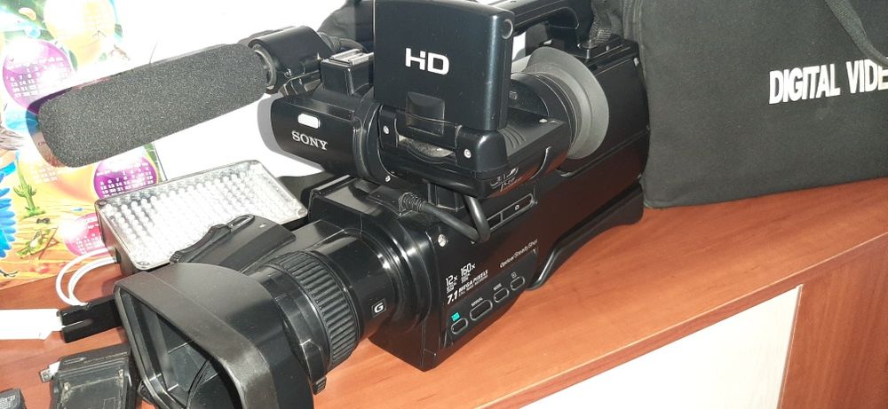 Профессиональная видеокамера SONY 1500