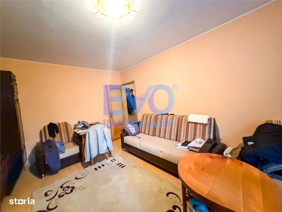 Apartament 3 camere, decomandat, etaj 1, de vanzare in zona Nicolina 2