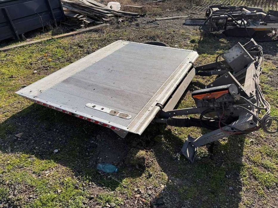 Vând două bucăți lift pentru camionete de 3,5 T