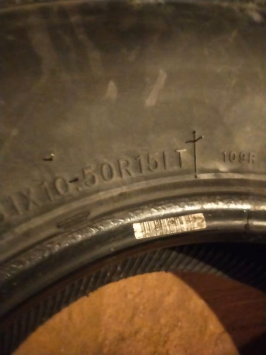 Продам шины б/у 31X10.50R15