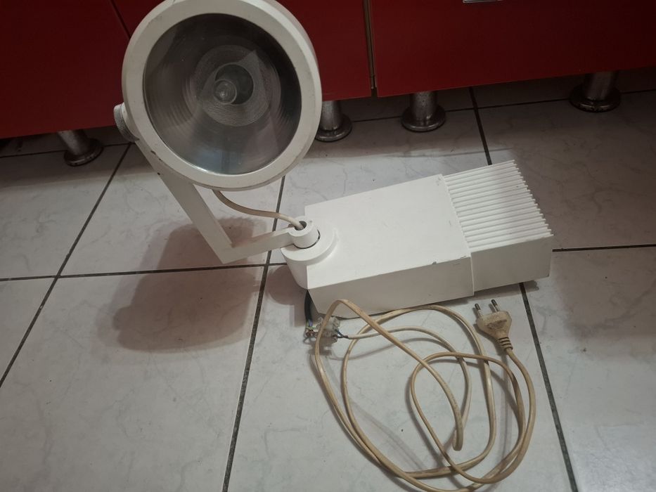 Vând lampa din aluminiu