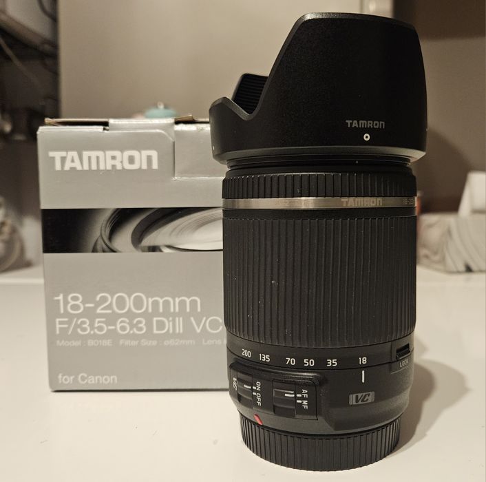 Vand Canon 100 D  si Tamron 18-200