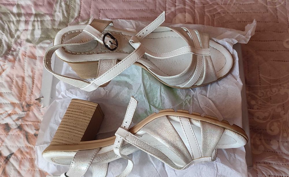 Почти нови дамски сандали