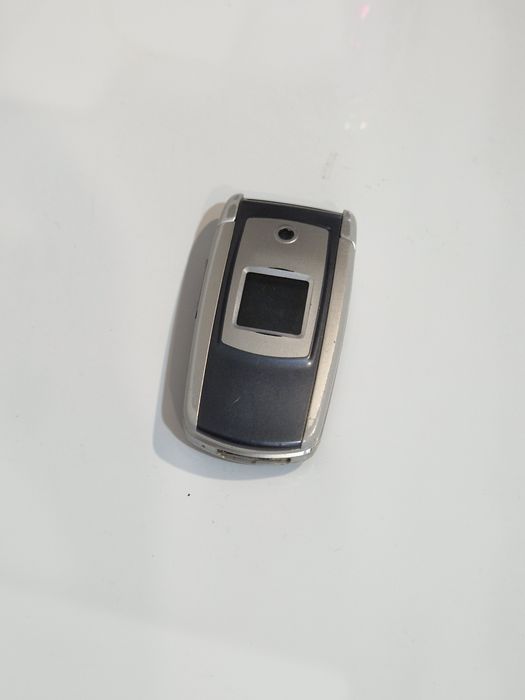 Telefon cu clapeta