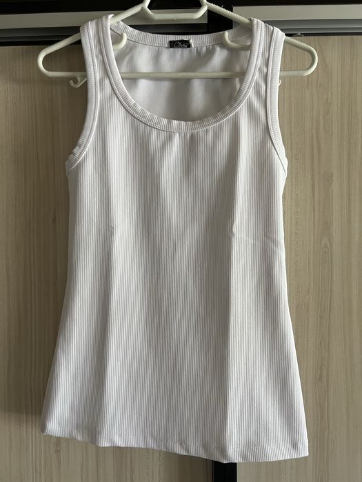 Потници , Бюстиета