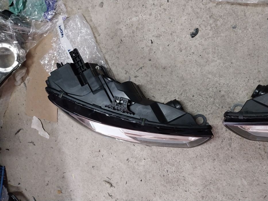 Ляв  фар audi a4