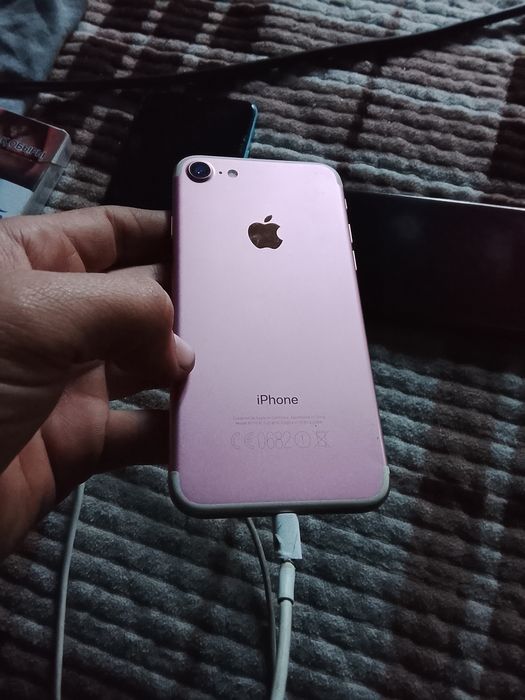 Продам Айфон 7 на 32 гб