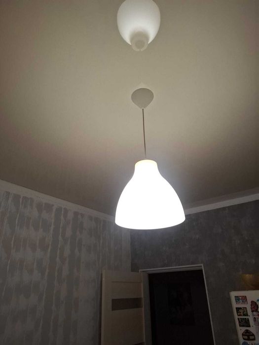 срочно продам люстру