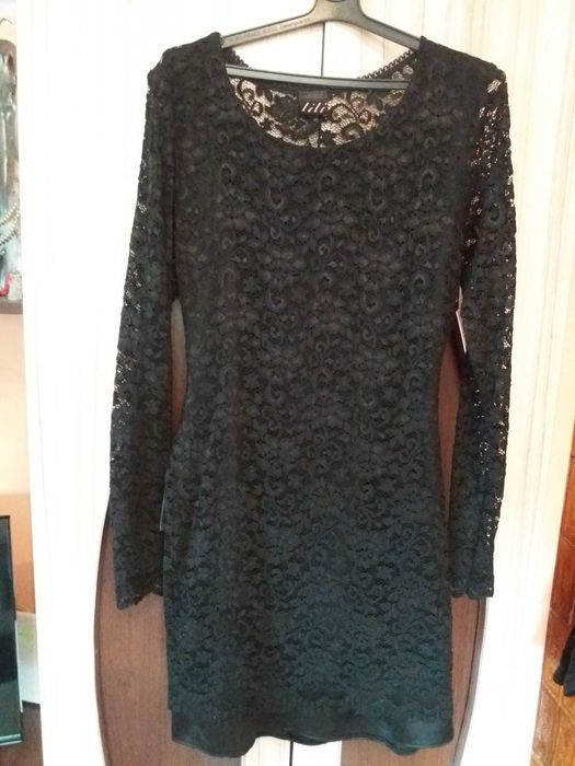 Rochie din dantela marimea 38-40.si rochie catifea imprimata mar.38-40