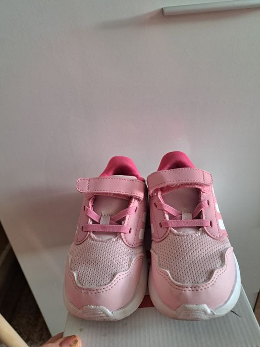 Маратонки Adidas номер 24