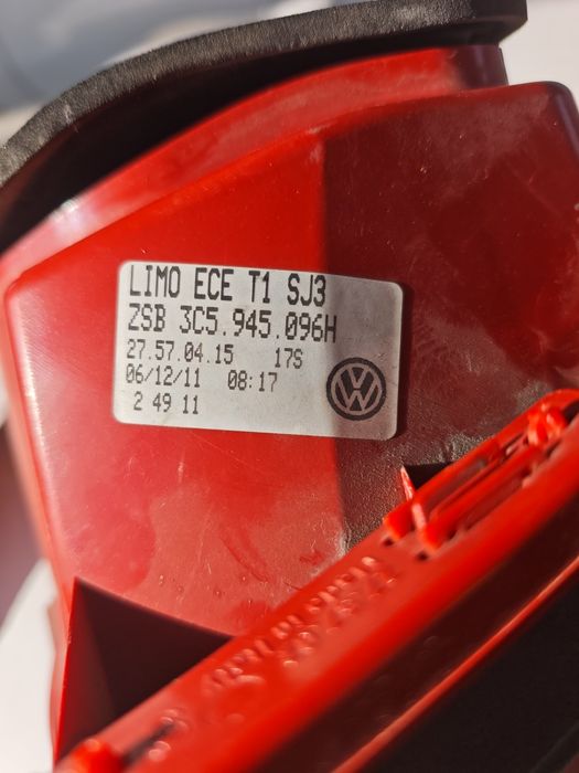 Задний фонарь VW Passat