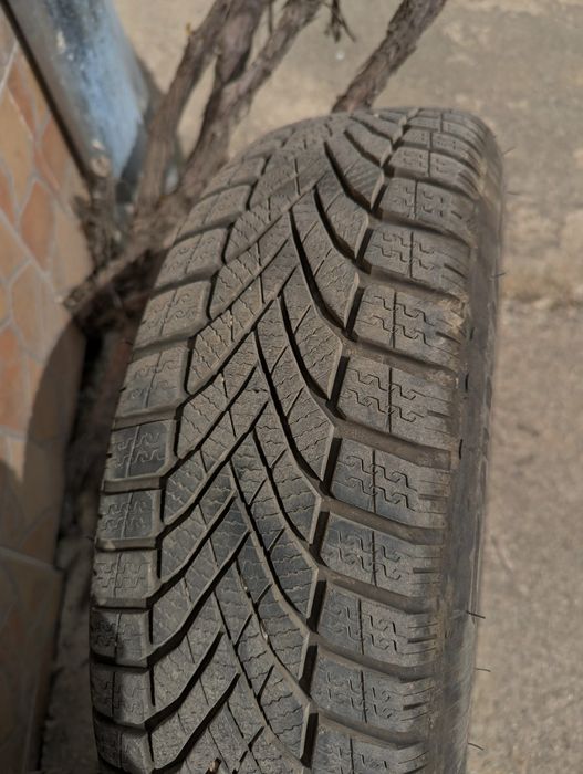 Зимни гуми Falken Eurowinter HS02 185/60 R16 86H - карани 1 сезон, с отличен грайфер
