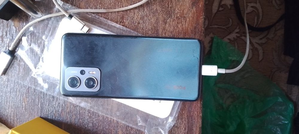 Продам телефон poko x4 GT 8 256
