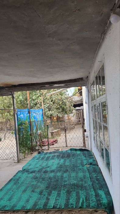 Uy sotiladi 13 sotix 6 ta xona