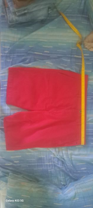 Червени къси панталонки много готини нови