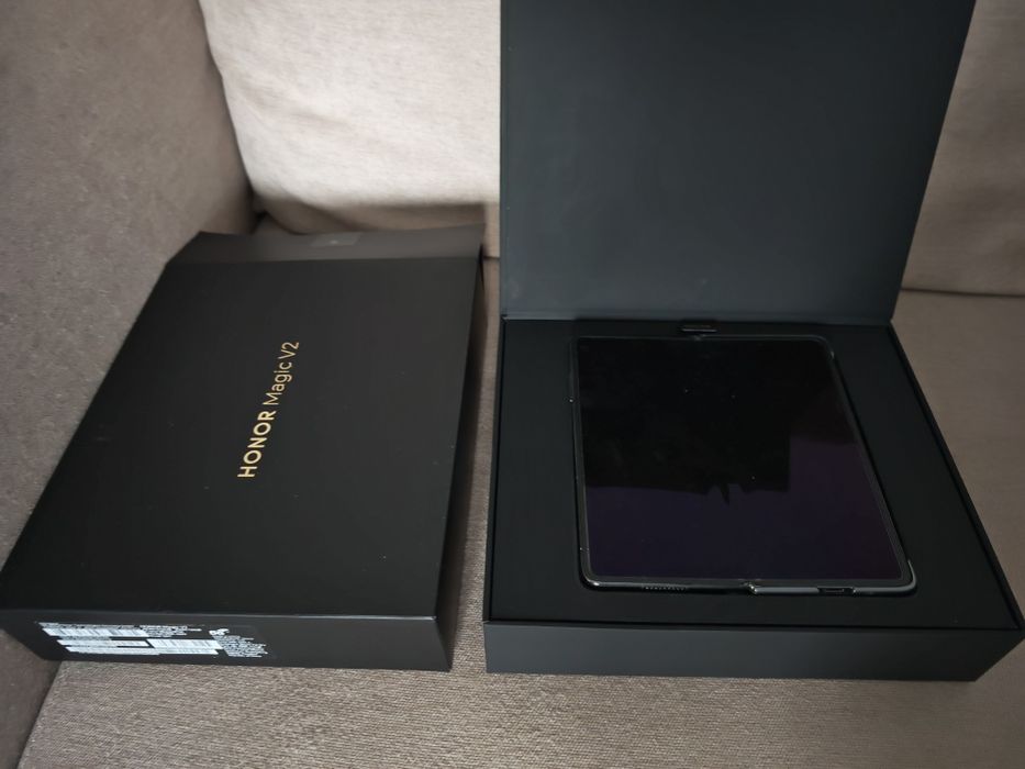 Honor Magic V2 black, full box, garantie, arata si functioneaza f bine ...