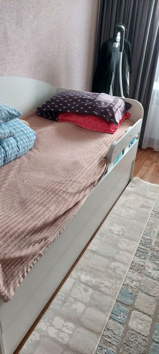 Продам кровать 2× ярусную. Стол и полки