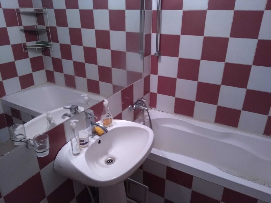 Schimb doua garsoniere deosebite pentru casa la curte sau vand