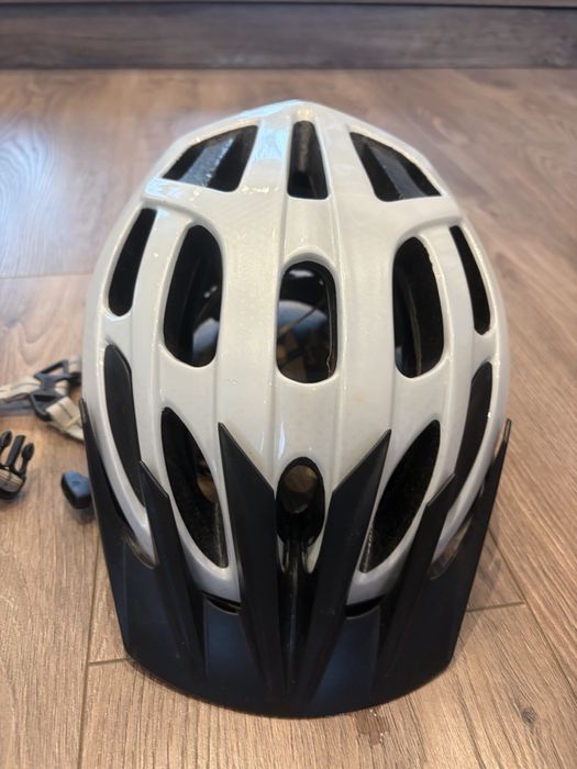 Specialized каска за колело
