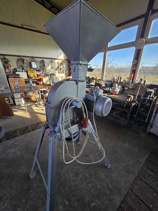 Moară cu ciocănele President (Danemarca) trifazică