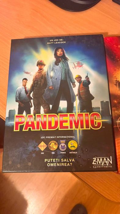 Joc Boardgame Pandemic + Extensia Pe Muchie de Cuțit