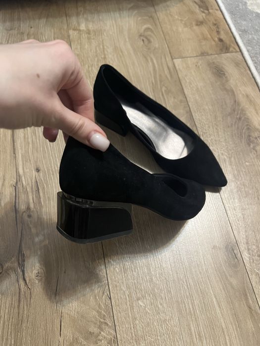 Продам женские туфли