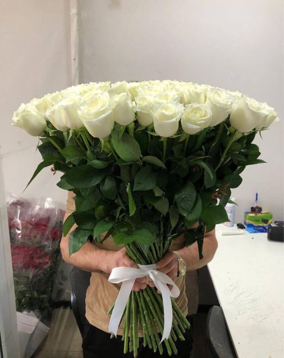 Цветы розы красные, белые розовые