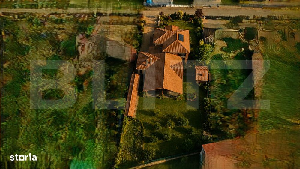 Vila de vanzare, 380 mp, zona Reghin