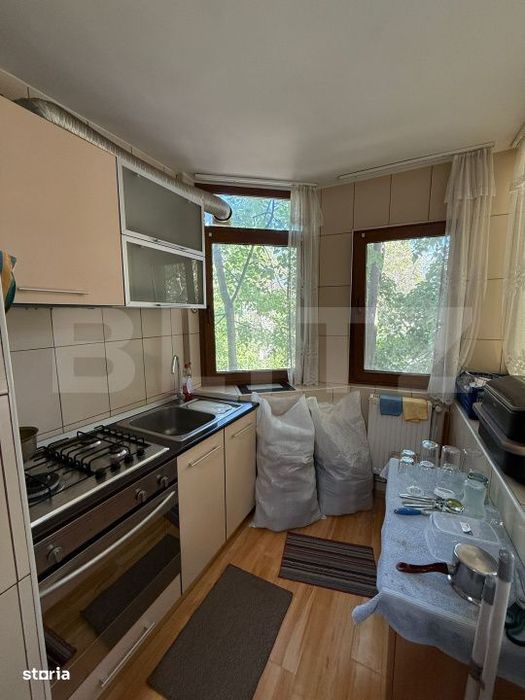 Apartament 3 camere, decomandat, etaj 2/4, 64.70 mp, zona Piata Centra