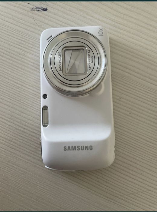 Samsung s4 zoom.