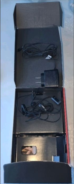 Nokia E71 в комплект с кутия и оригинални зарядно, слушалки и micro SD