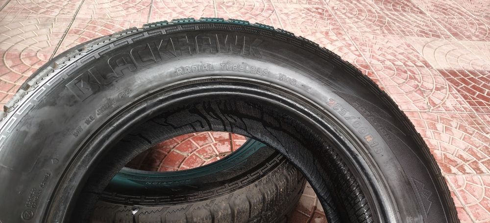 Зимние шины  265/60R18