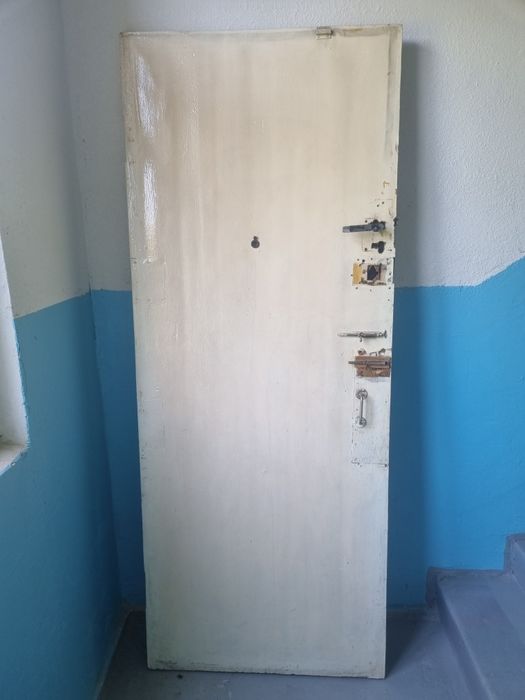 Taxta eshik podyezd