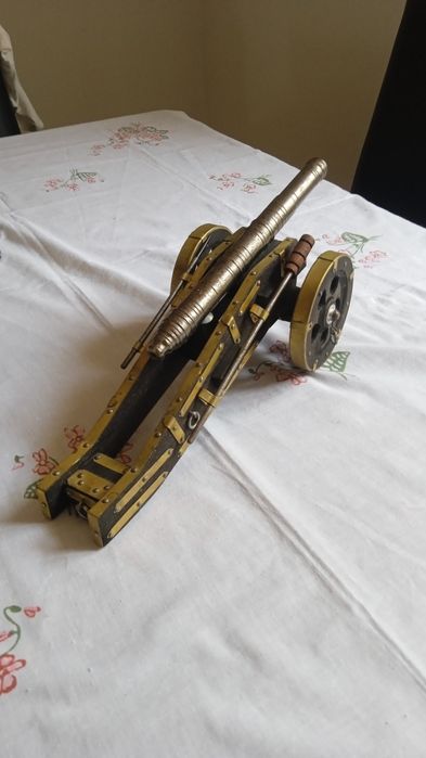 Tun confecționat manual