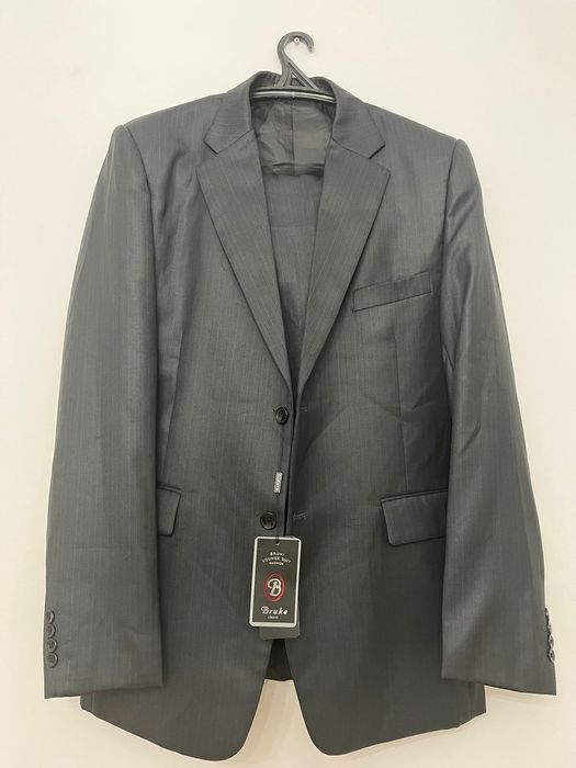 Продается мужской костюм новый срочно