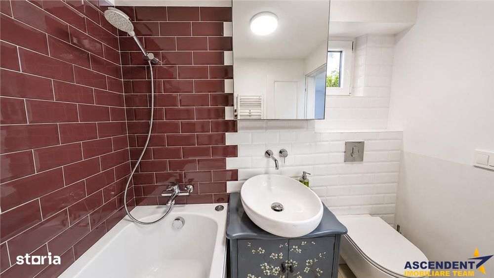 Decomandat si renovat, cu vedere spre gradina, Centrul Civic, Brasov