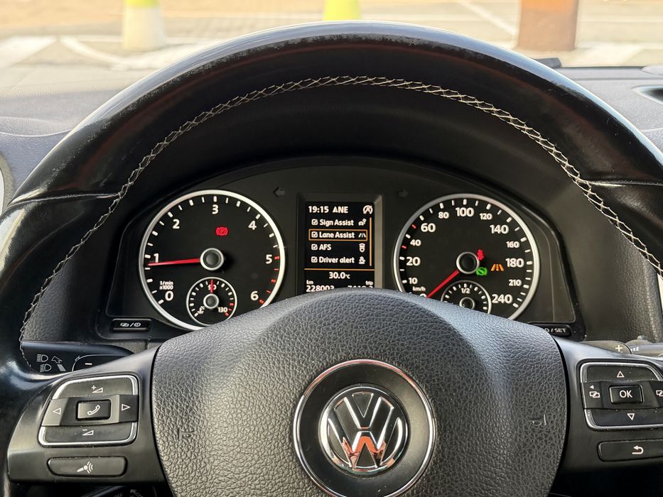 VW Tiguan 2.0 TDI 140 CP DSG 4Motion 4x4 2015 – Unic proprietar – 228.000 km