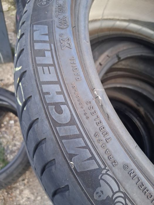 245 40 19 Michelin 2бр летни