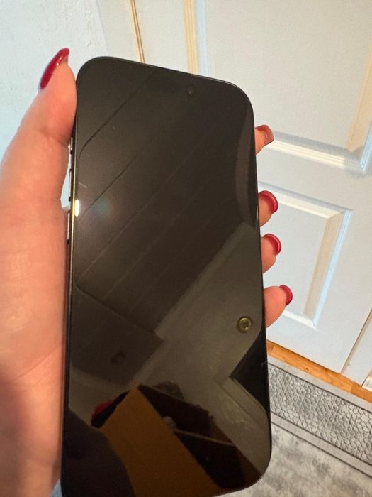 Продаю айфон 16 про