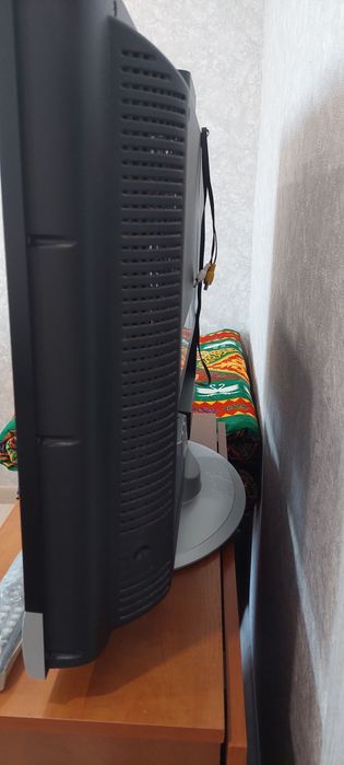 Телевизор жидкокристалический ,