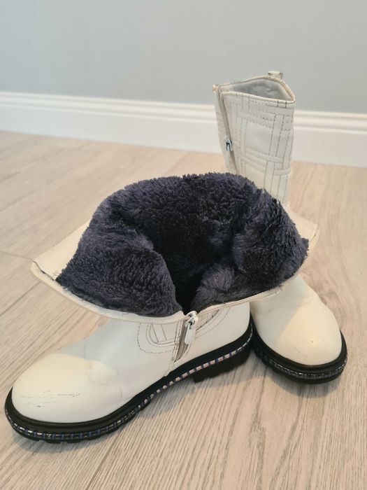 Продам зимние сапоги для девочки